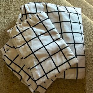 Queen Duvet Cover and Shams